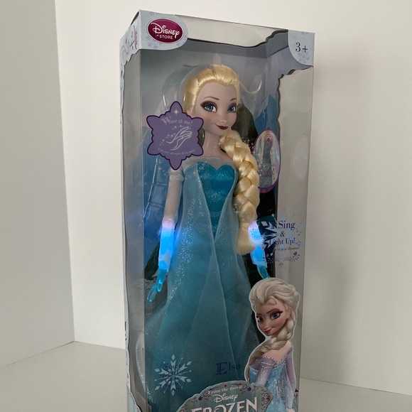 Disney Store Elsa Singing Doll Frozen - Picture 16 of 16